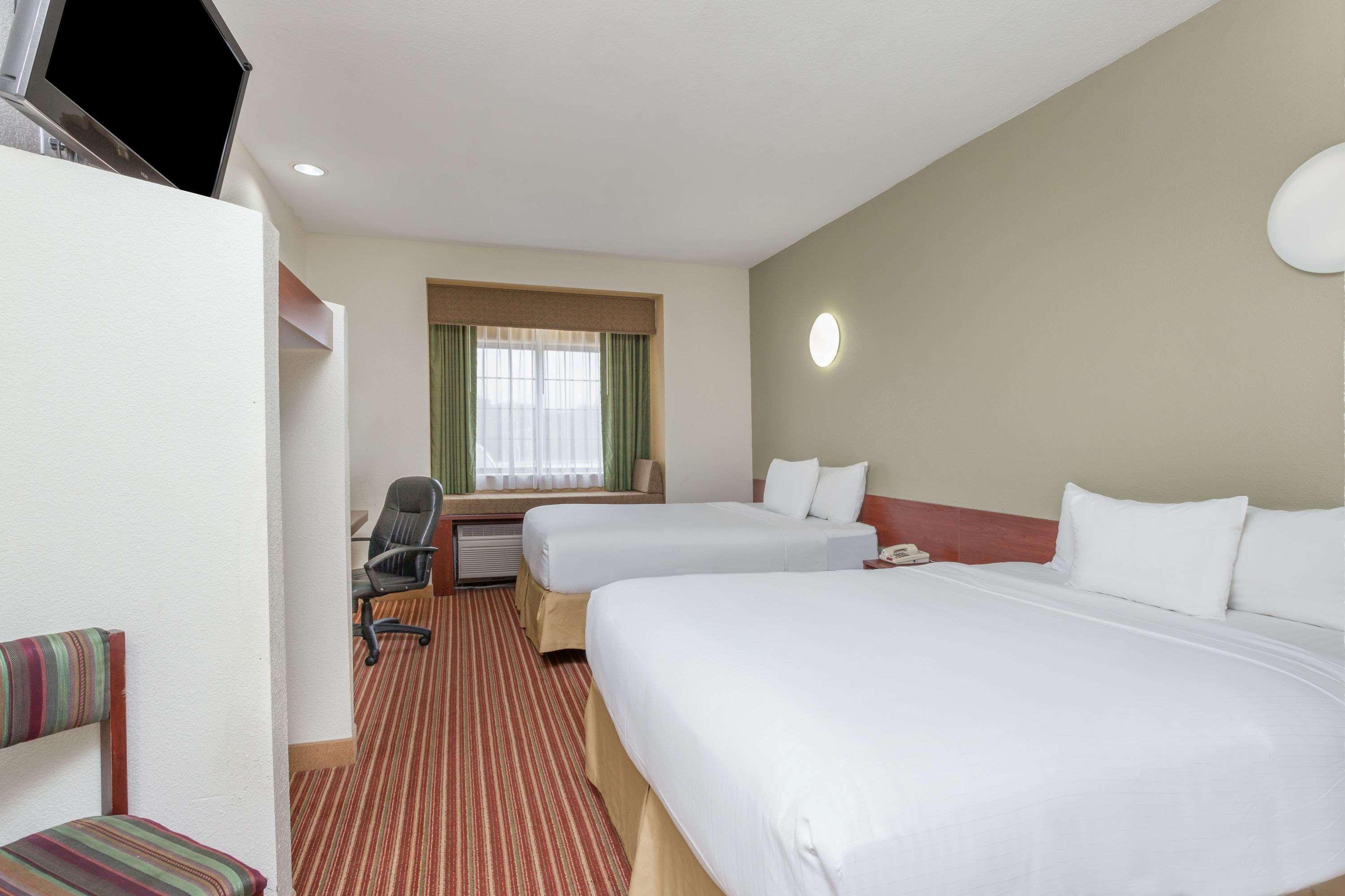 Days Inn By Wyndham Near Kansas Speedway Kansas City Kültér fotó