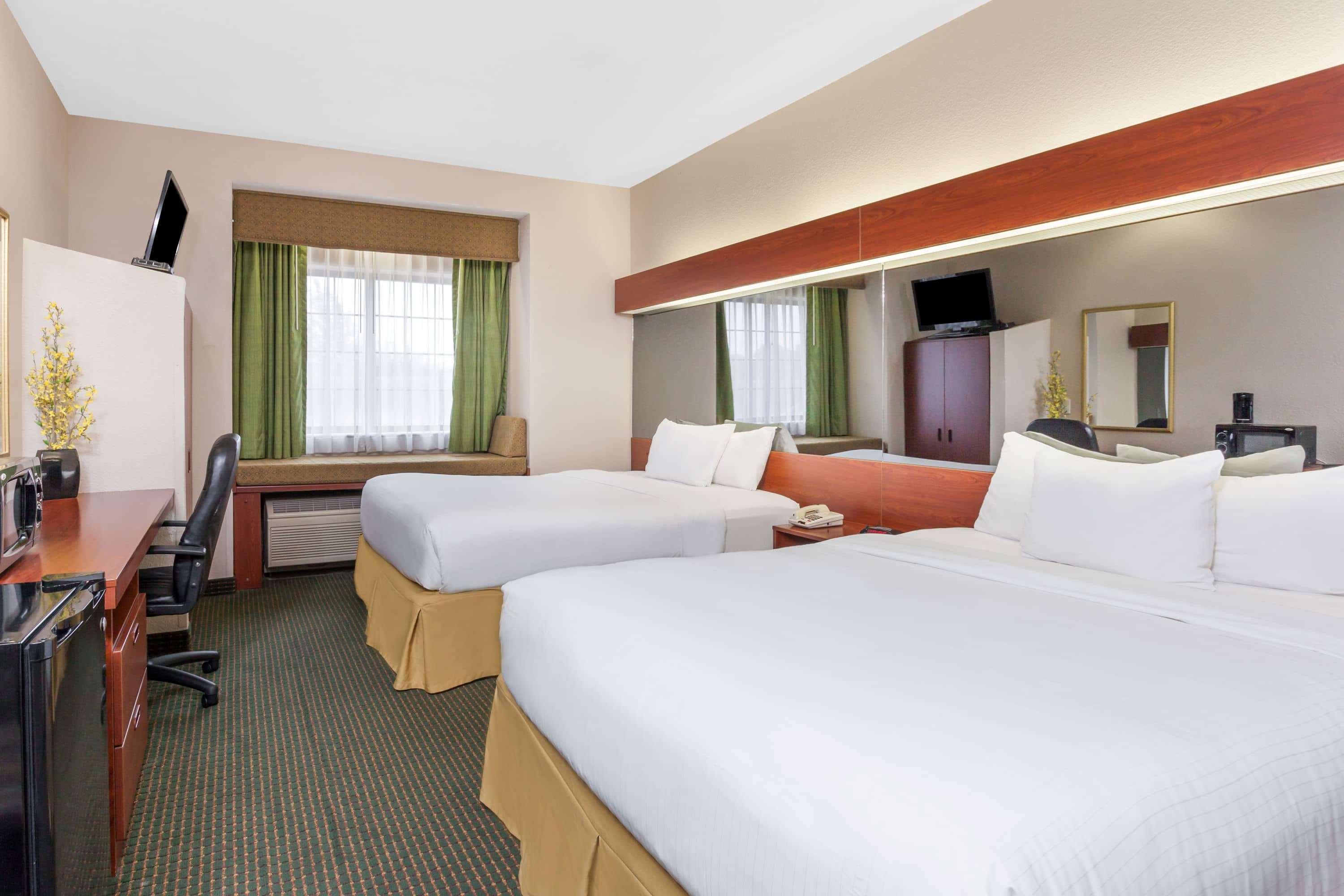Days Inn By Wyndham Near Kansas Speedway Kansas City Kültér fotó