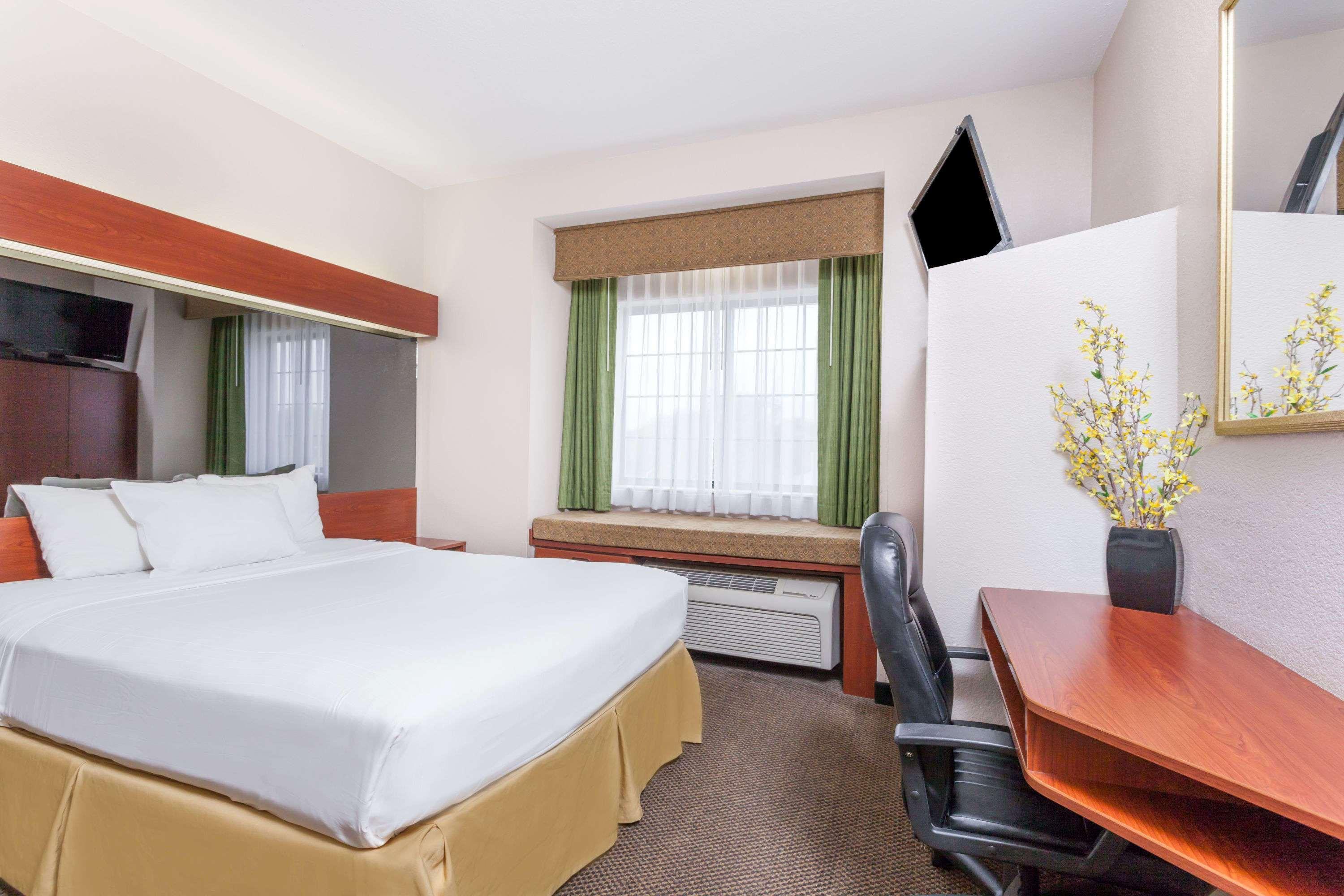 Days Inn By Wyndham Near Kansas Speedway Kansas City Kültér fotó